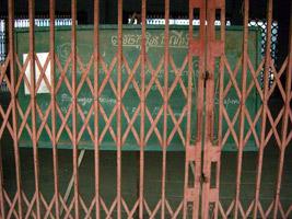 "Battambang - Phnom Penh train cancelled" notice at Battambang station