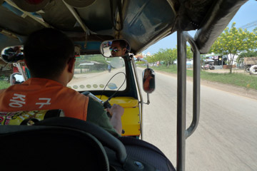 Tuk tuk between Poipet and Aranyaprathet