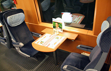 ice table bistro train ice3 restaurant