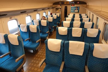 Ordinary class seats on an N700A shinkansen