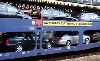 Cars on the motorail train above to leave s'Hertogenbosch for Italy.