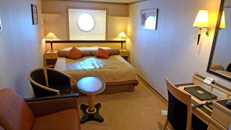 Queen Mary 2:  Standard inside stateroom