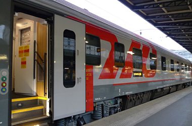 A modern Russian sleeping-car of the sort used on the Polonez