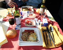 Club & Preferente passengers receive a hot meal included in the fare