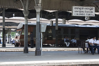 A train at Colombo Fort station