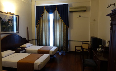 Queen's Hotel Kandy:  Twin room