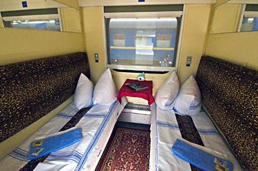 2-berth spalny vagon sleeper on the Lviv to Kiev overnight train