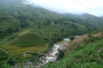 Scenery on the road transfer from Lao Cai to Sapa