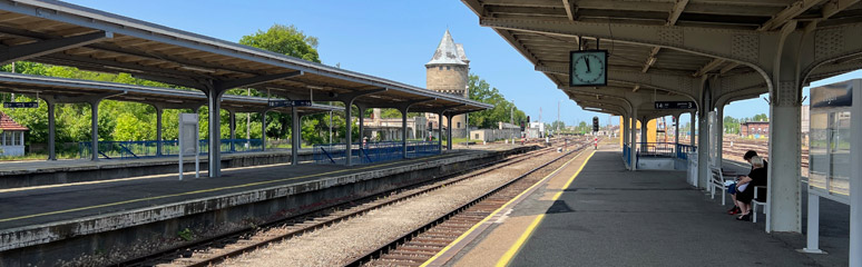 Zagan station platforms