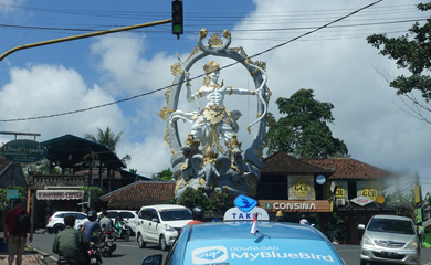 Hindu statue at road junction, Bali