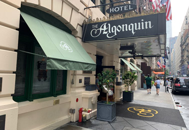 Algonquin Hotel, New York - entrance