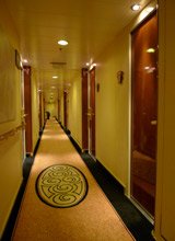 Queen mary 2: 6 deck corridor