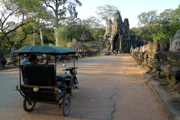 Tuk tuk approaching the gate into Angkor Thom