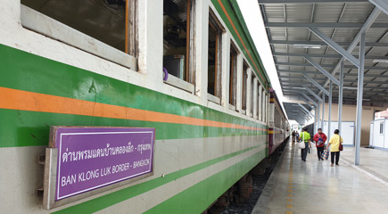 The train from Bangkok arrived at Ban Kloing Luk