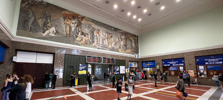 Bratislava Hlavna Stanica's 1905 booking hall