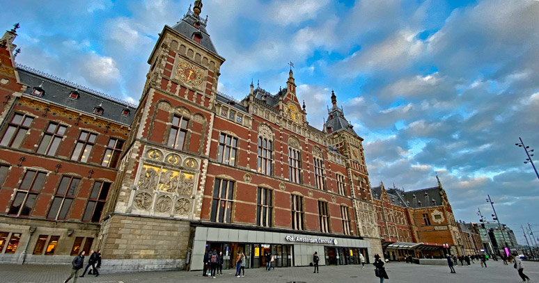 Amsterdam Centraal station, exterior