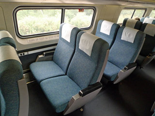 Amtrak trains:  Seats in an Amfleet car