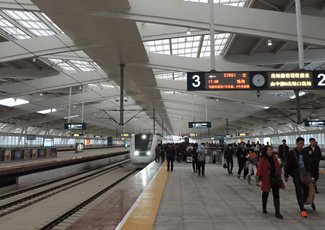 A train at Zhuhai (Gongbei) station