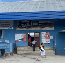 Entrance to trains, Havana La Coubre station