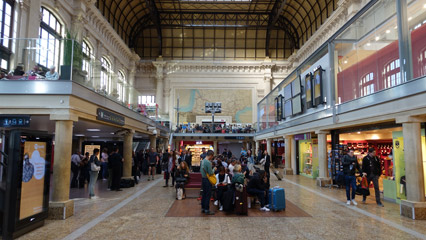 Inside Bordeaux st Jean station