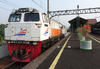 Locomotive at the fron of the Argo Dwipangga at Gambir