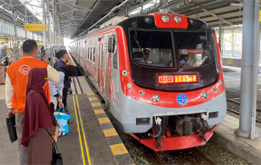 Kommuter train to Solo, at Yogyakarta