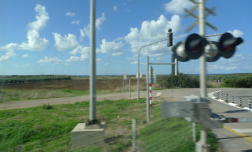 Tel Aviv HaShalom station platforms