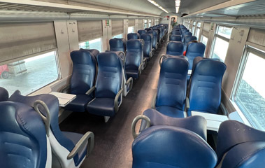 2nd class seats on a regional train from Florence to Pisa