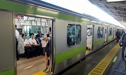 Yamanote Line train