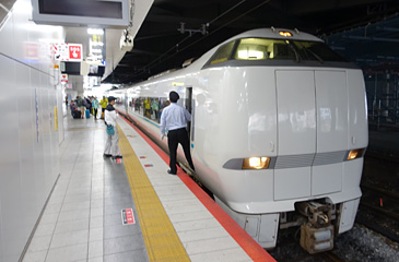 Limited Express Thunderbird at Shin Osaka