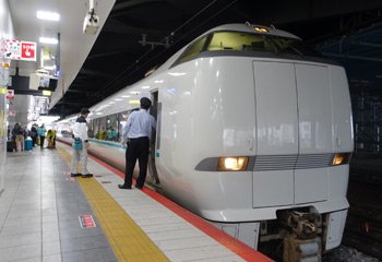 Limited Express Thunderbird at Shin-Osaka.