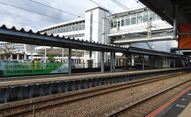 Shin Tosu lower level (narrow gauge) platforms
