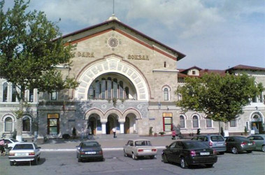 The 'Pretenia' train from Bucharest to Chisinau, having its wheelsets changed