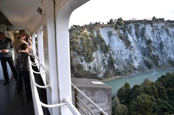 Crossing the Kawhatau Viaduct over the Rangitikei gorge