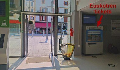 Hendaye station Euskotren ticket machine