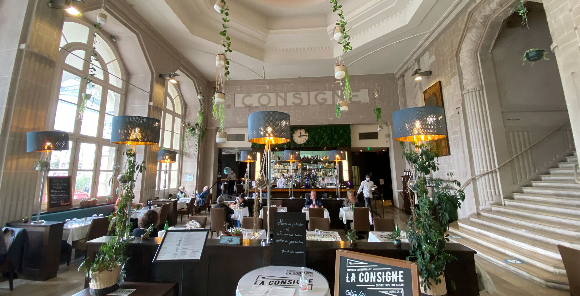 The kiosks in Paris' lobby! 