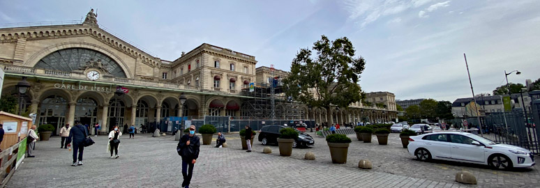 Paris Gare de l'Est facade & forecourt