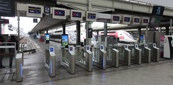 Ticket gates at Paris Gare de Lyon