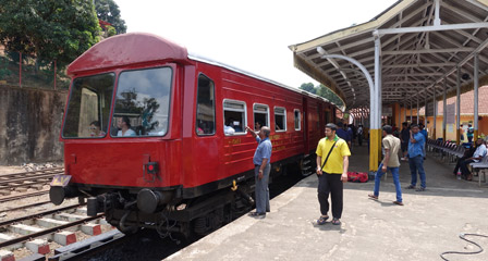 Oobservation car at Peradeniya Junction