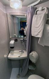 The en suite toilet & shower