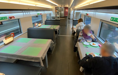 Restaurant car on Giruno