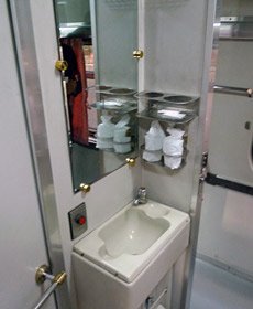 Thai 1st class sleeper, sink