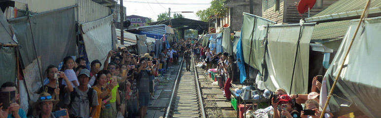 Mae Khlong market