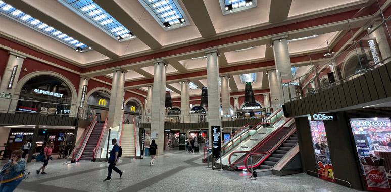 Turin Porta Nuova central hall