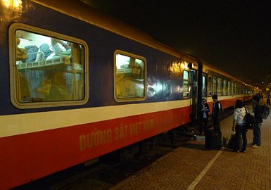 Train SE1 at Hanoi