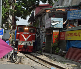 Train LP6 on Train Street