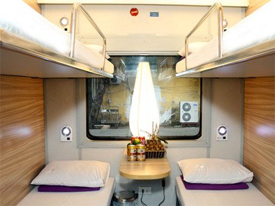 4-berth sleeper in the private Viollete sleeping-car from Hanoi to Hue & Danang