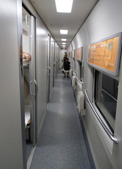 Soft sleeper corridor