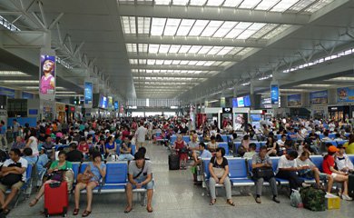 Shanghai Hongqiao station departures hall