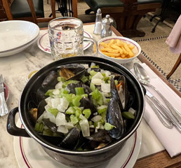 Aux Armes de Bruxelles restaurant - mussels
